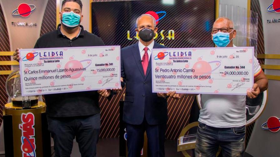 Leidsa entrega los cheques    a sus dos nuevos millonarios
