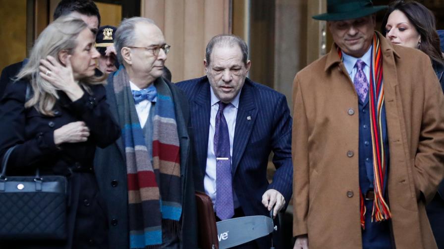 Jurado delibera por segundo día en juicio a Weinstein