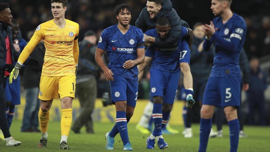 El Tottenham prohíbe entrada a aficionado que lanzó vaso El Tottenham prohíbe entrada a aficionado que lanzó vaso
