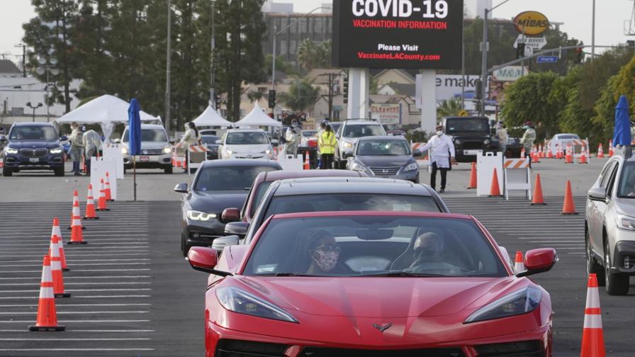 California reanuda vacunación con Moderna tras revisión
