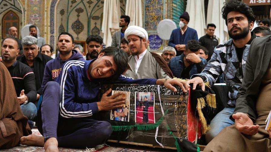 Irak: manifestantes rodean un templo clave en Najaf Irak: manifestantes rodean un templo clave en Najaf