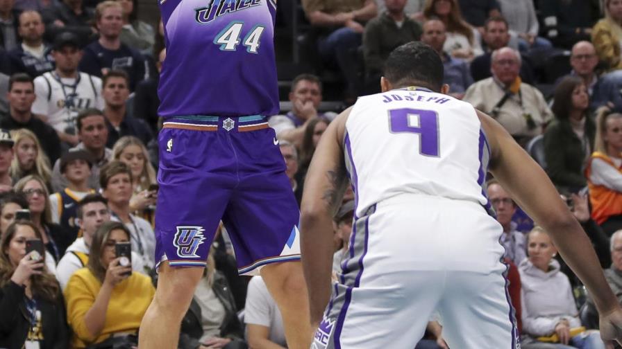 Bogdanovic suma 26 puntos; Jazz apalea a Kings
