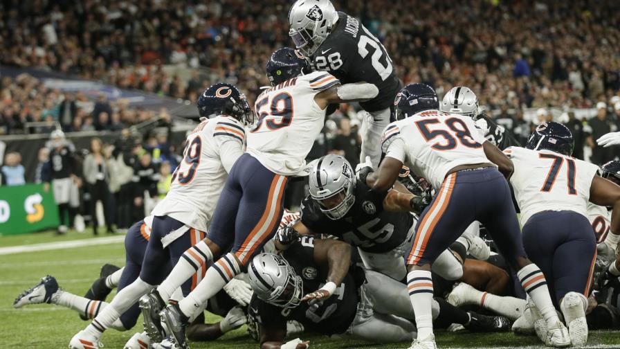 Josh Jacobs lleva a Raiders a remontada sobre Bears