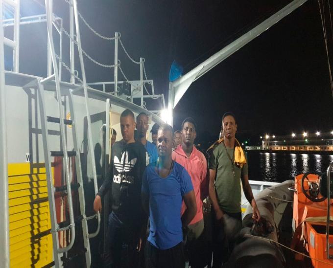 Armada Dominicana rescata a 20 personas al sur de Boca Chica