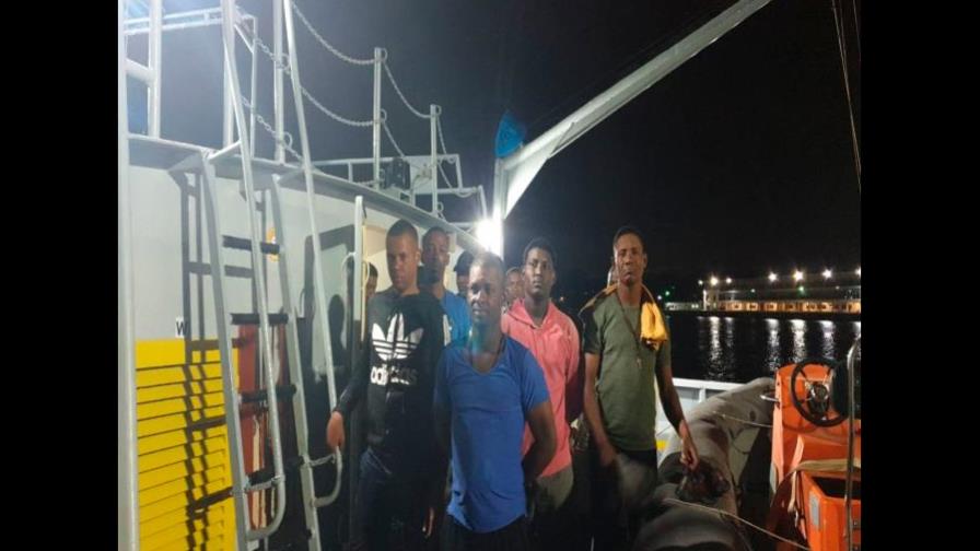 Armada Dominicana rescata a 20 personas al sur de Boca Chica