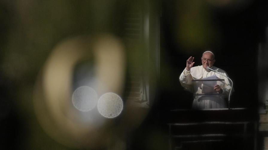 El papa ofrece oraciones por Ucrania e insta al diálogo