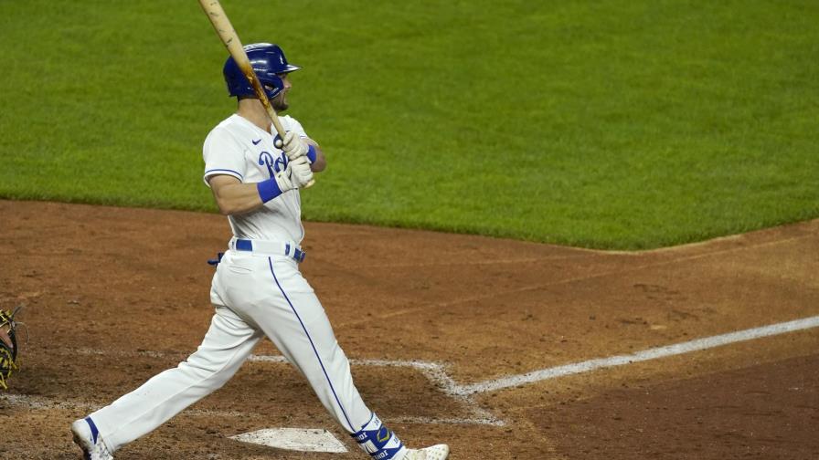 Benintendi conecta sencillo en la 8va; Reales se imponen