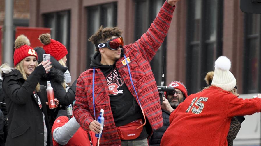 Reid promete en desfile que Chiefs ganarán otro Super Bowl Reid promete en desfile que Chiefs ganarán otro Super Bowl