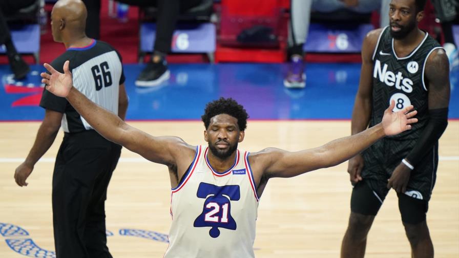 Embiid y 76ers vencen a Nets y toman la cima del Este