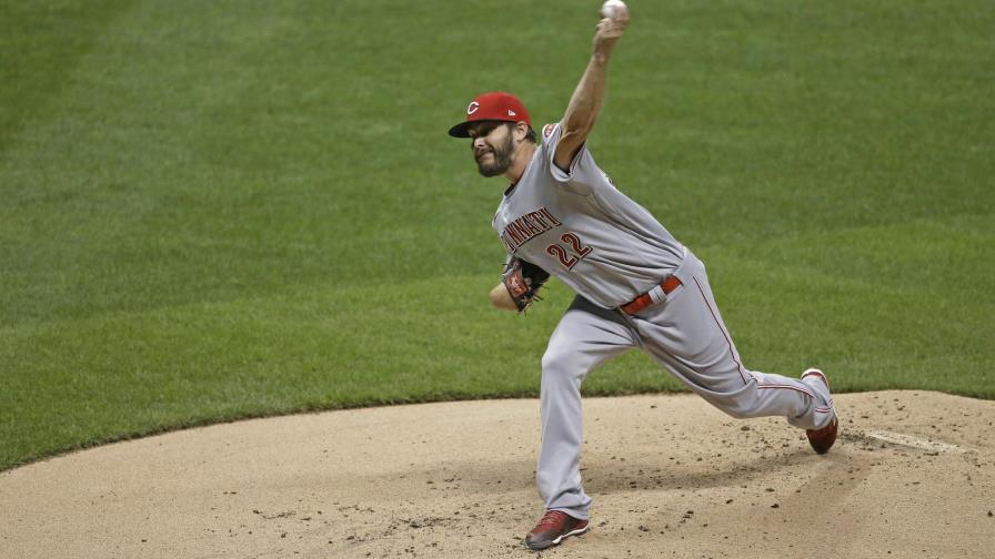 Rojos barren a Cerveceros, un día después de protesta