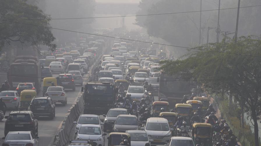 Escuelas y fábricas cierran en Nueva Delhi cubierta de smog