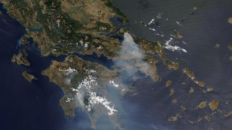 Enorme incendio en isla de Grecia cumple 7 días