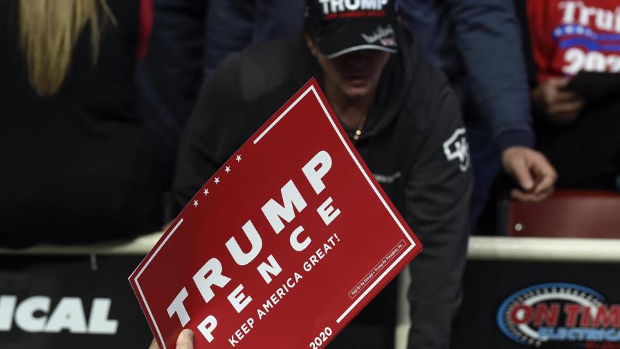 Equipo de reelección de Trump hace campaña por internet