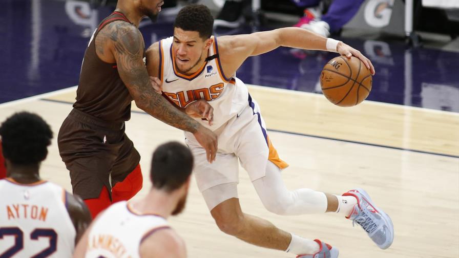 Con 34 puntos de Booker, Suns superan a Trail Blazers