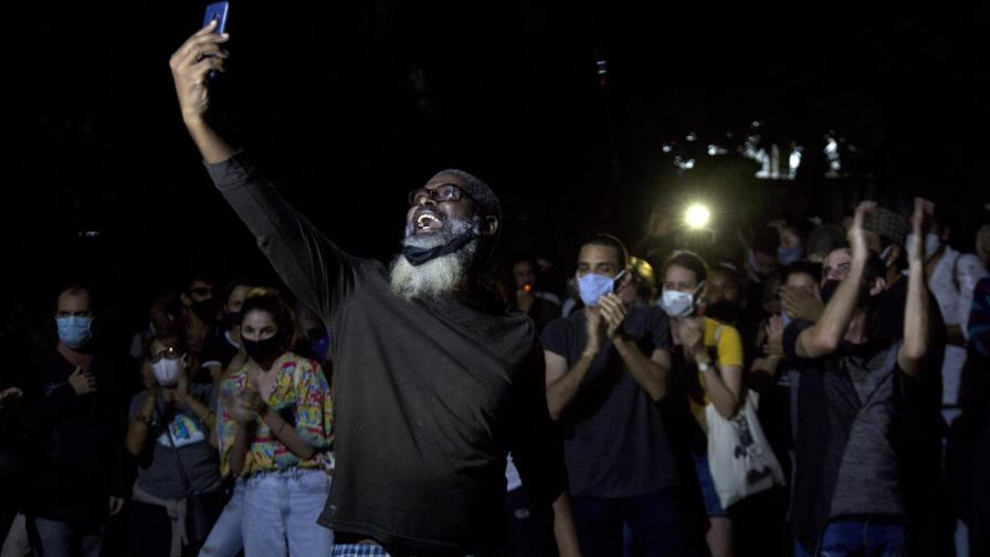 Gobierno recibe a artistas que piden más tolerancia en Cuba