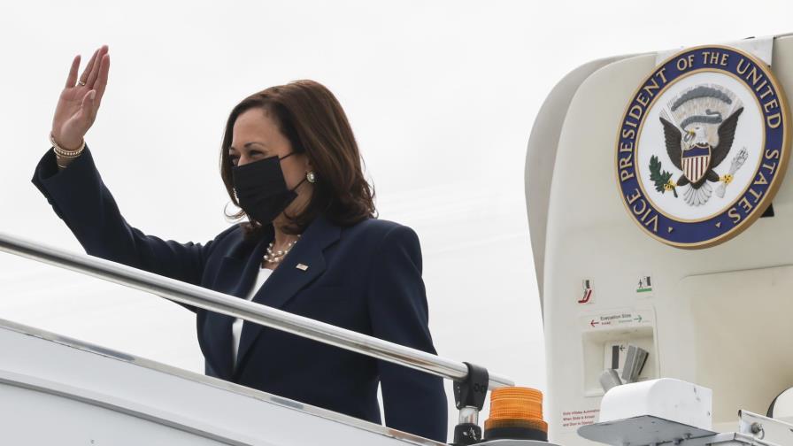 Harris se reúne con autoridades de Singapur en gira asiática