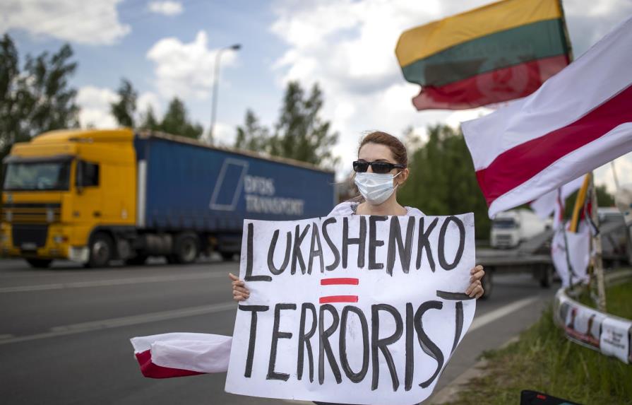 Bielorrusia aprueba duras penas contra manifestantes