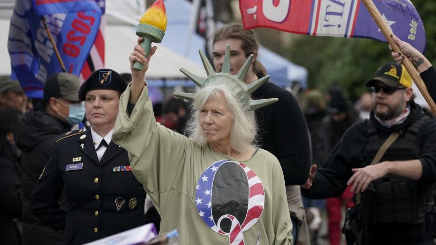 Biden en la Casa Blanca: Crisis de fe en el movimiento QAnon