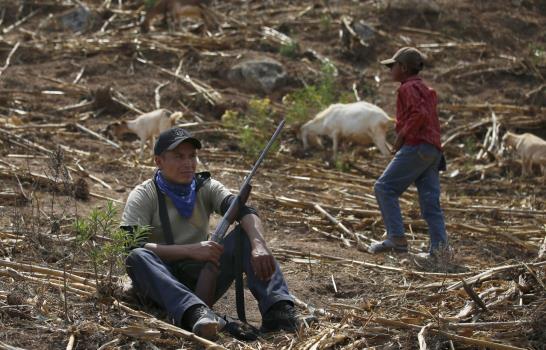 Niños con armas: postales de un México olvidado