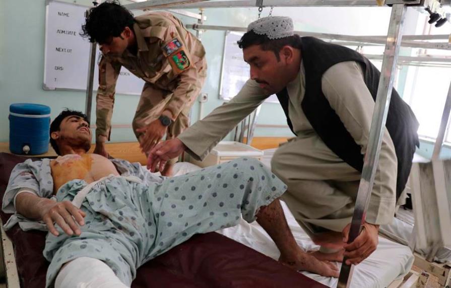 Cuatro muertos y 14 heridos en ataque talibán a base policial en Afganistán