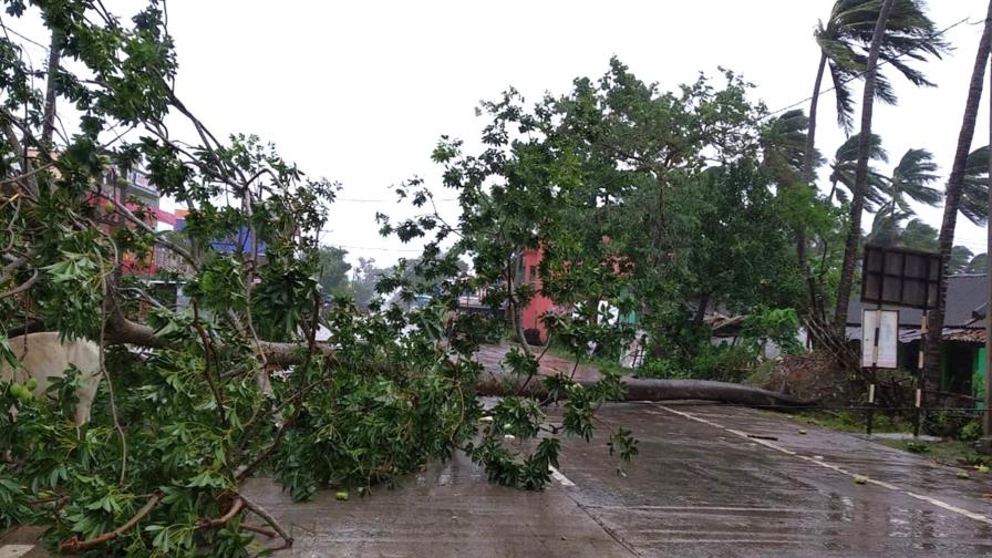 Un fuerte ciclón descarga aguaceros en India y Bangladesh