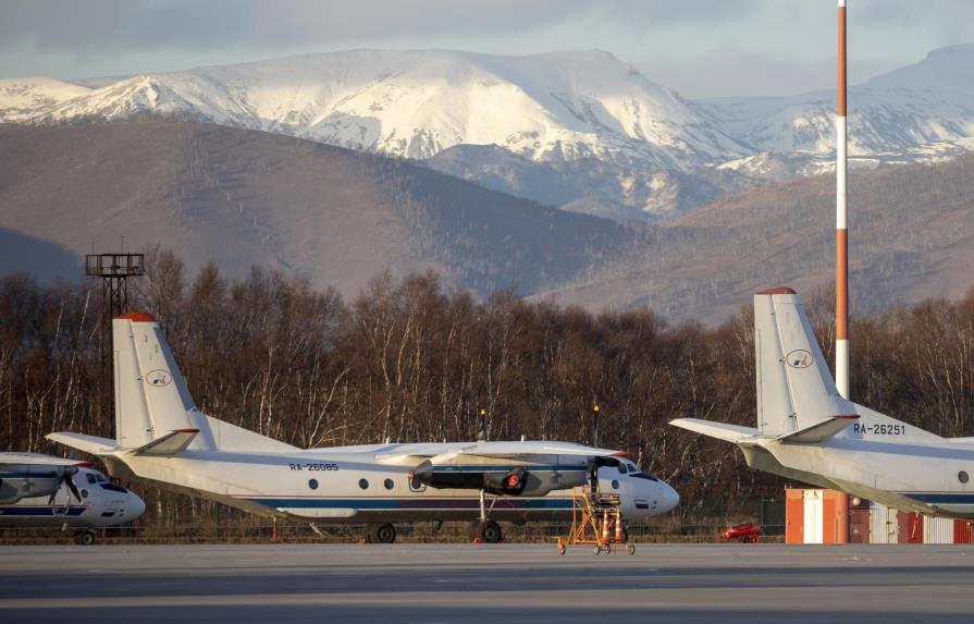Hallan avión ruso desaparecido sobre Siberia: todos vivos