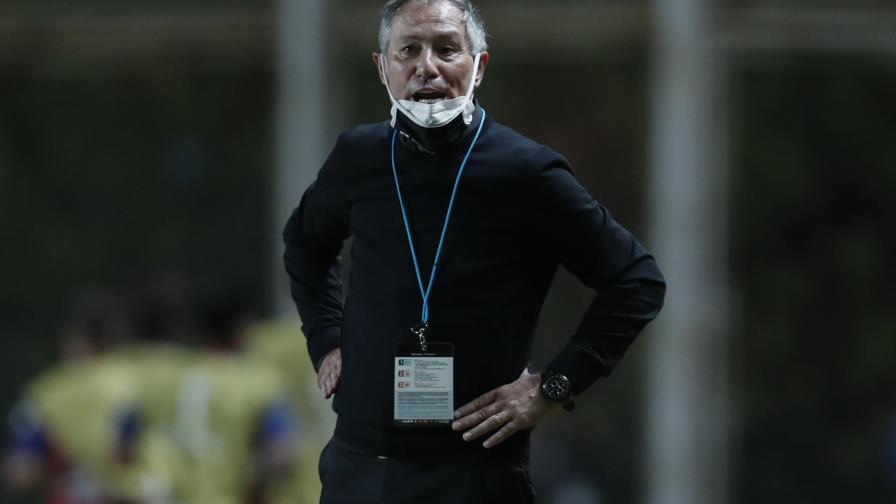 Holan renuncia como DT de Santos previo a partido con Boca