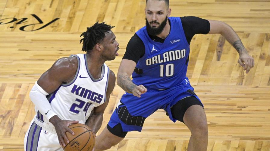 Unos Kings descansados superan 121-107 al Magic