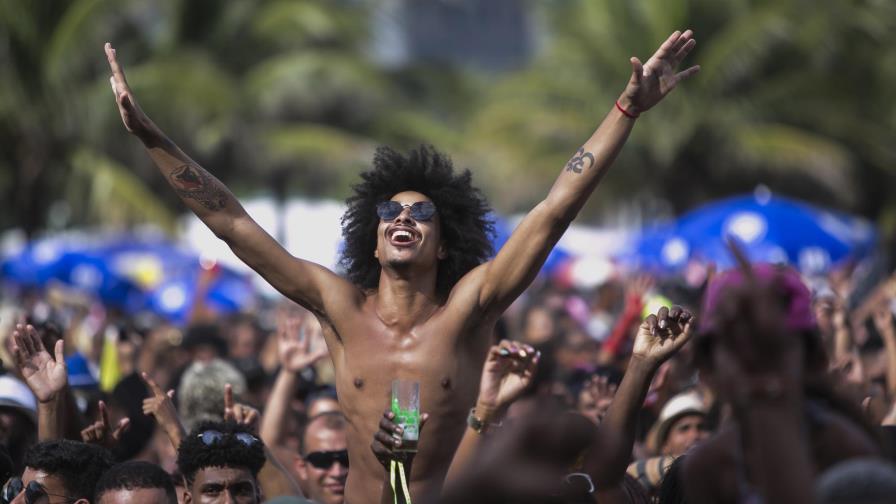 Brasil: Inauguración de carnaval acaba en tumulto