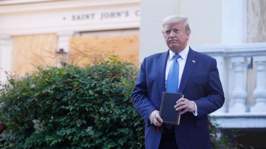 Trump, la Biblia y la piedra
