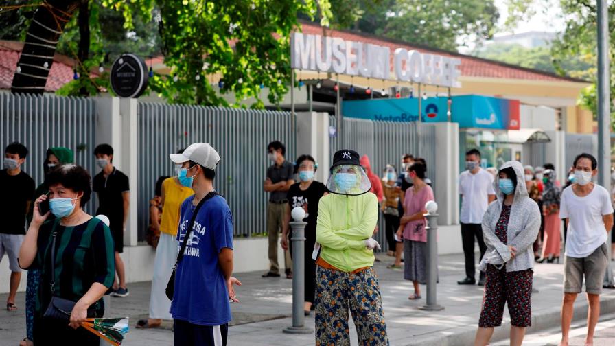 En Vietnam condenan a 5 años de prisión a un hombre por “propagar” el COVID-19