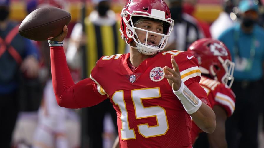 Los campeones Chiefs buscan vengar derrota ante Raiders