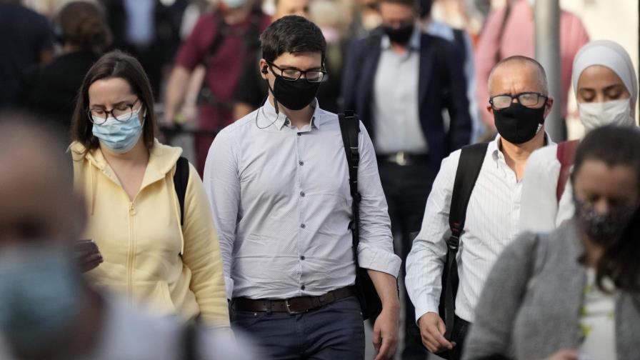 Gran Bretaña advierte de alarmante aumento de casos de COVID