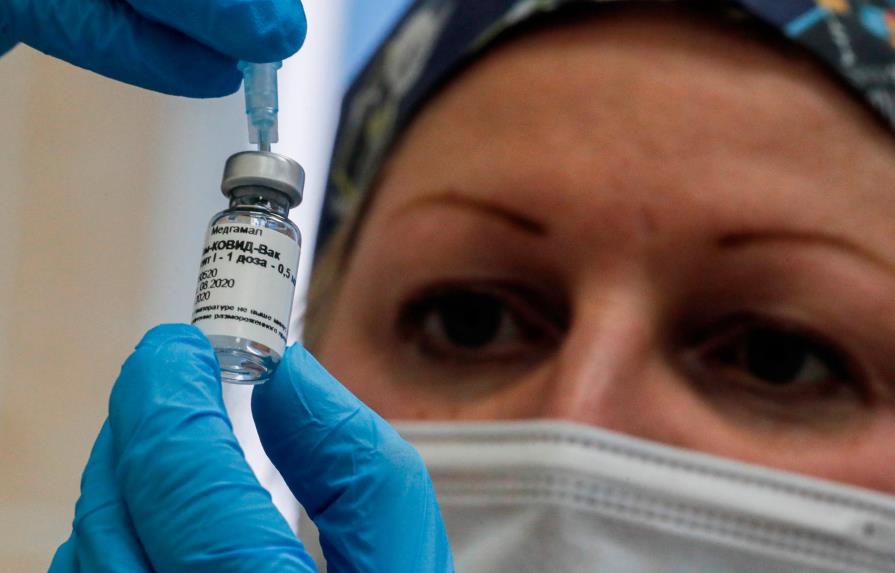 Rusia tomará responsabilidad parcial ante riesgos legales de vacuna contra el COVID-19