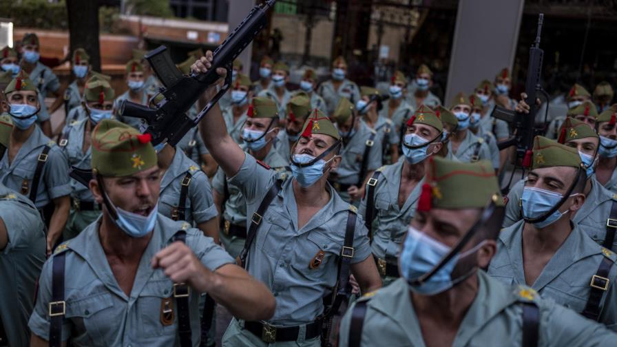 España celebra su Fiesta Nacional con pompa, desfile militar