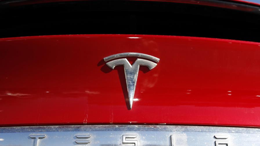 Tesla planea vender 5,000 millones de dólares en acciones