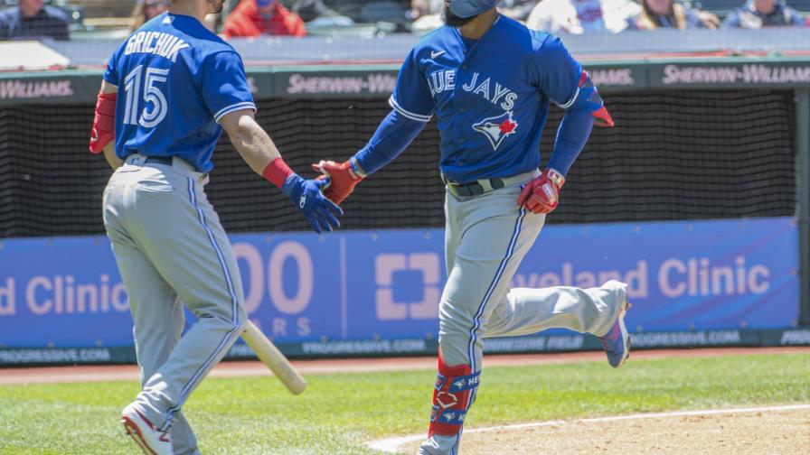 Teoscar Hernández jonronea y los Azulejos ganan a los Indios