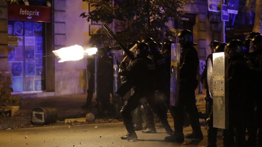 Disturbios manchan sueño catalán de independencia pacífica