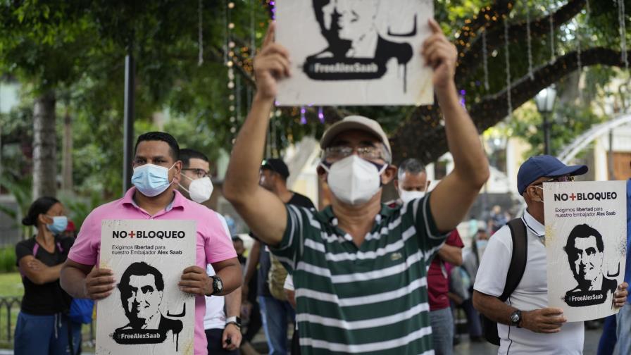 Saab comparece en tribunal de Miami; queda detenido