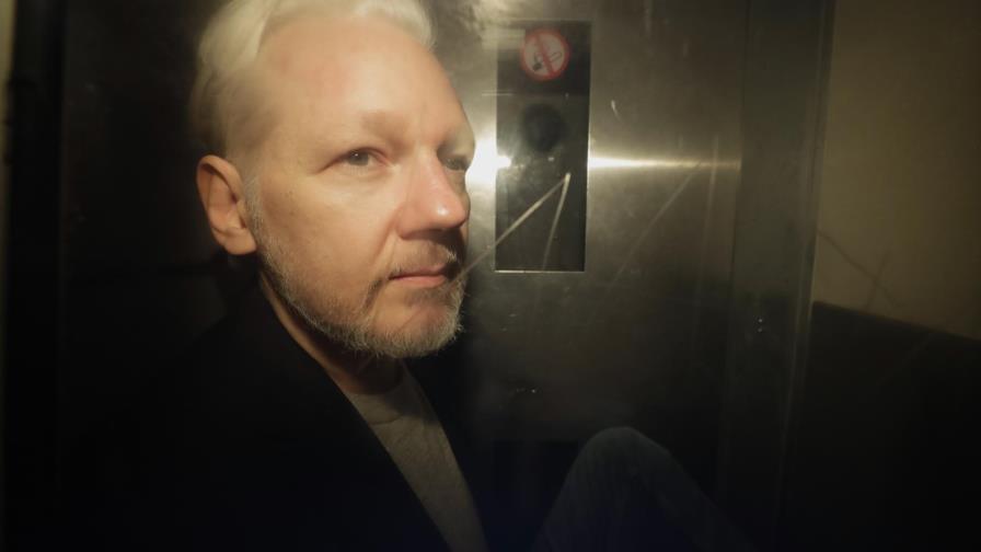 Doctores dicen que Assange requiere atención médica urgente Doctores dicen que Assange requiere atención médica urgente