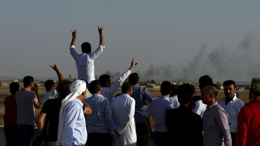 Ejército sirio avanza hacia fuerzas turcas, EEUU se retira