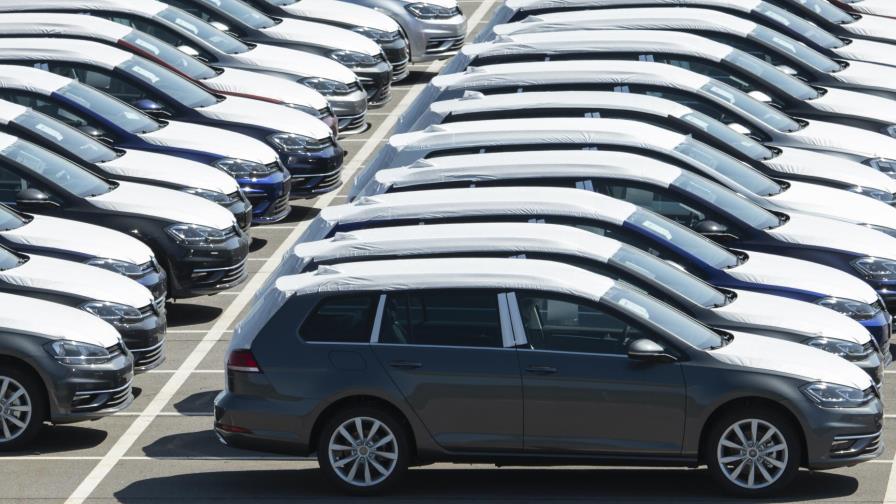 Volkswagen reanuda producción de auto eléctrico en Alemania