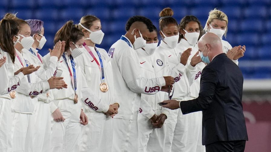 Infantino pide a Inglaterra exentar cuarentenas a jugadores