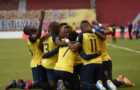 Ecuador golea 4-2 a Uruguay y hace soñar a la afición