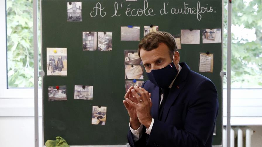 Macron criticado por abrir escuelas la semana próxima