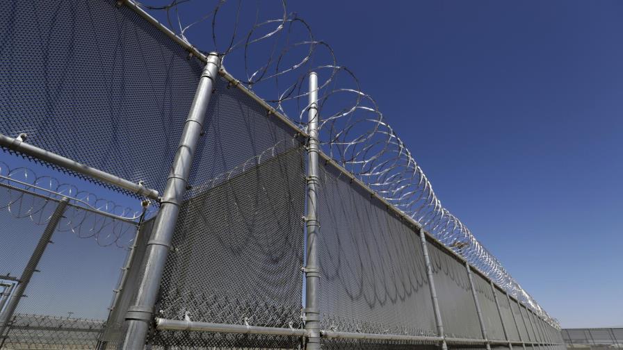 California pide revisar fallo sobre prisiones privadas