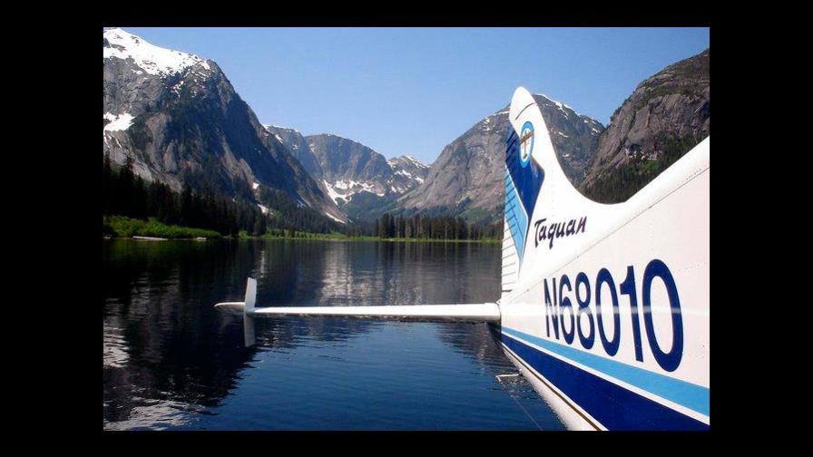 Alaska: Logran sacar restos de víctimas de caída de avioneta
