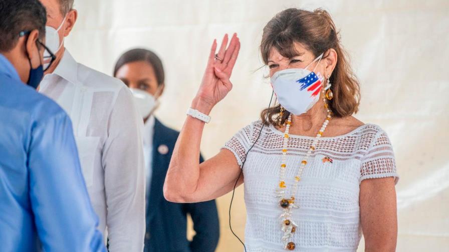 Embajadora de EE.UU. resalta la importancia de acelerar el empoderamiento económico de la mujer dominicana