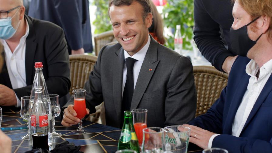 Macron apela a los electores jóvenes con video en YouTube