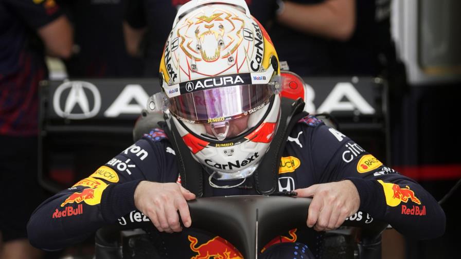 Verstappen toma la pole; Hamilton segundo y  Checo tercero